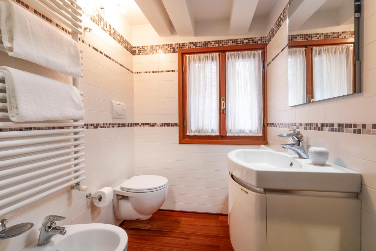 Glass House - Loft 2 Minutes To Rialto Bridge & View البندقية المظهر الخارجي الصورة