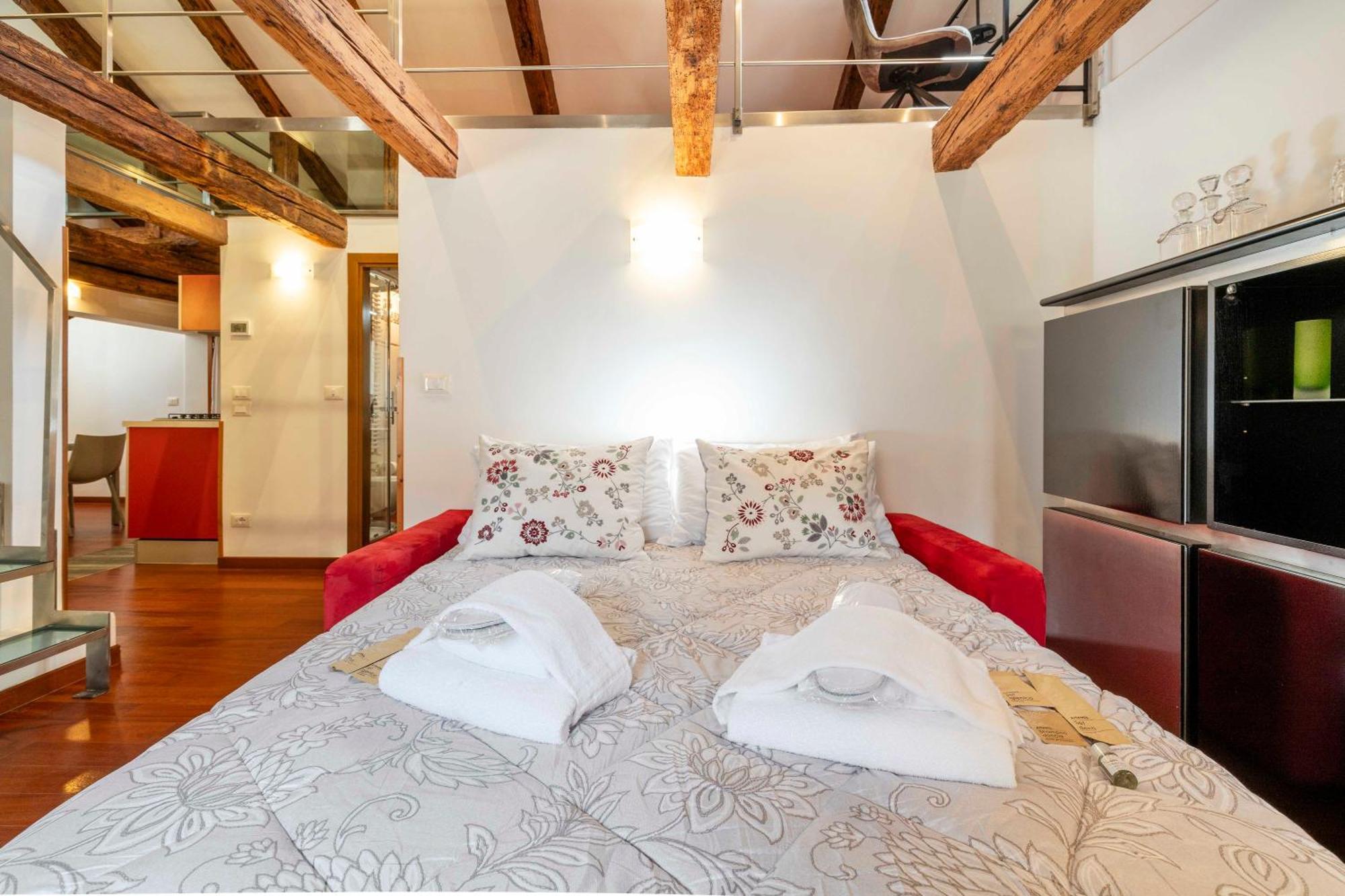 Glass House - Loft 2 Minutes To Rialto Bridge & View البندقية المظهر الخارجي الصورة