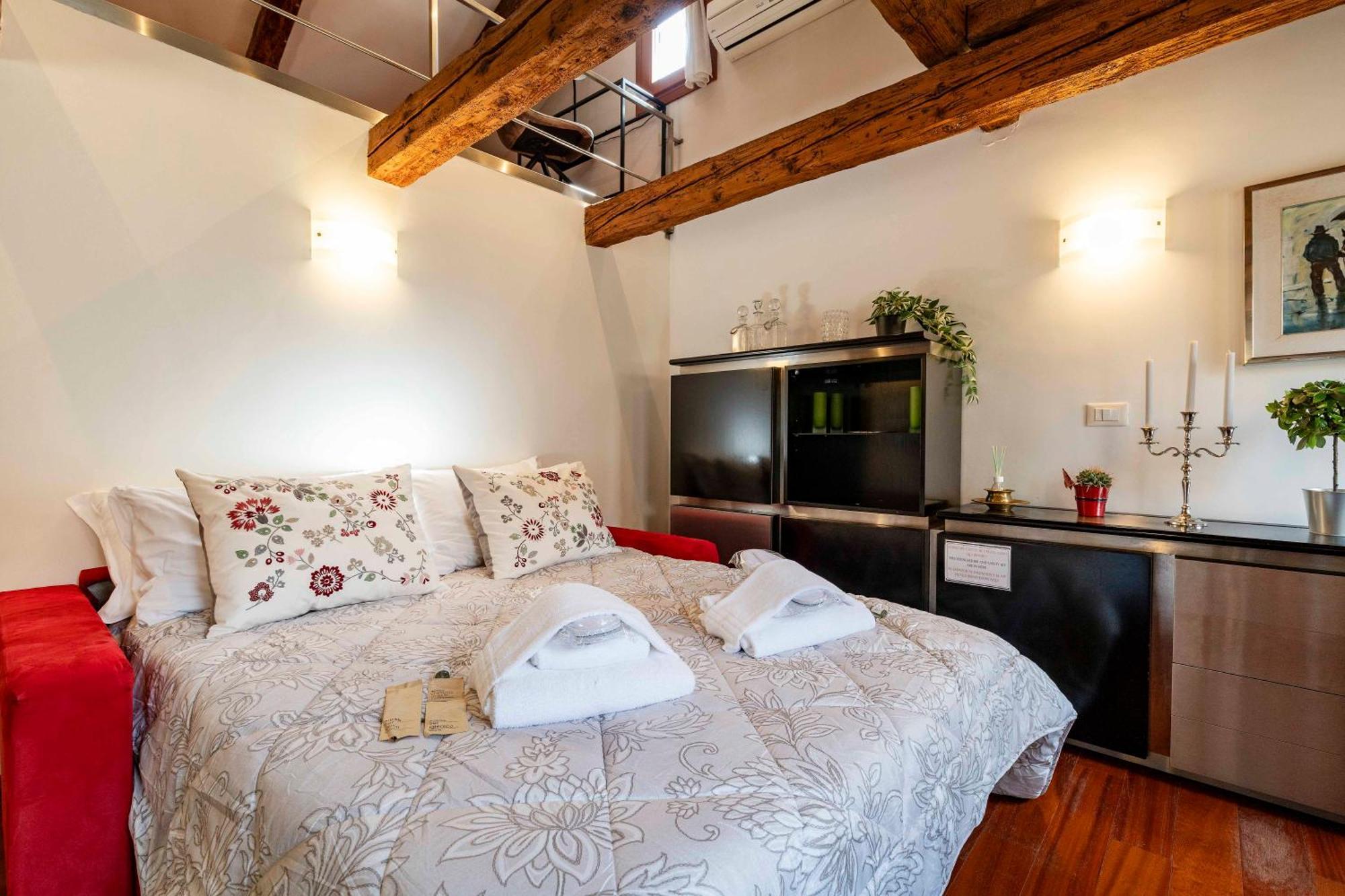 Glass House - Loft 2 Minutes To Rialto Bridge & View البندقية المظهر الخارجي الصورة